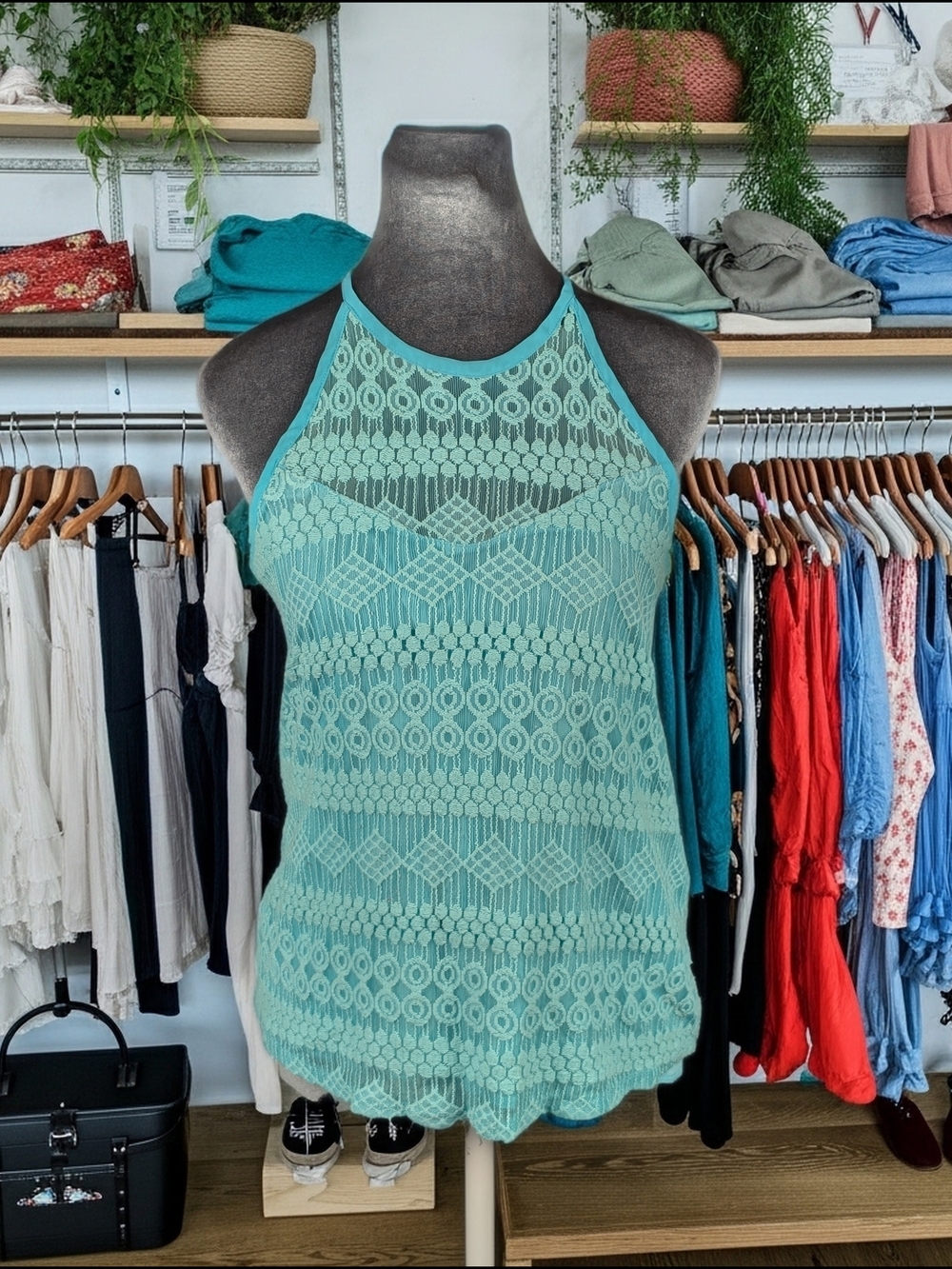 Mauricesโ Women's Turquoise Lace Halter Pearl Button Sleeveless Tank Top M